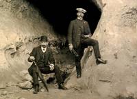 Entrée de la grotte de Font de Gaume – Collection Claudine et Bernard Henriette