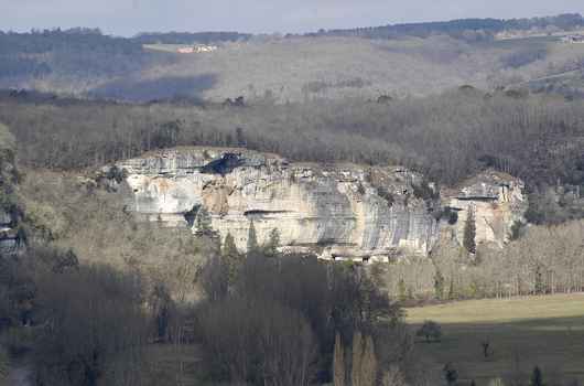 Vue panoramique de la falaise de Laugerie aux Eyzies-de-Tayac 